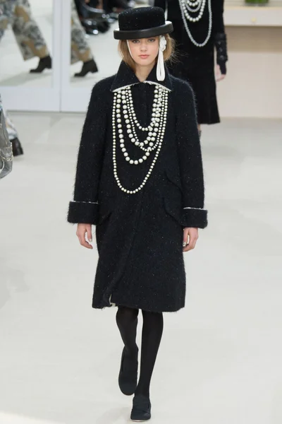 Look 50